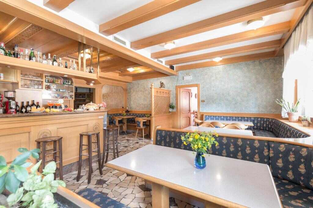 Albergo Cinzia - sala da pranzo e bar